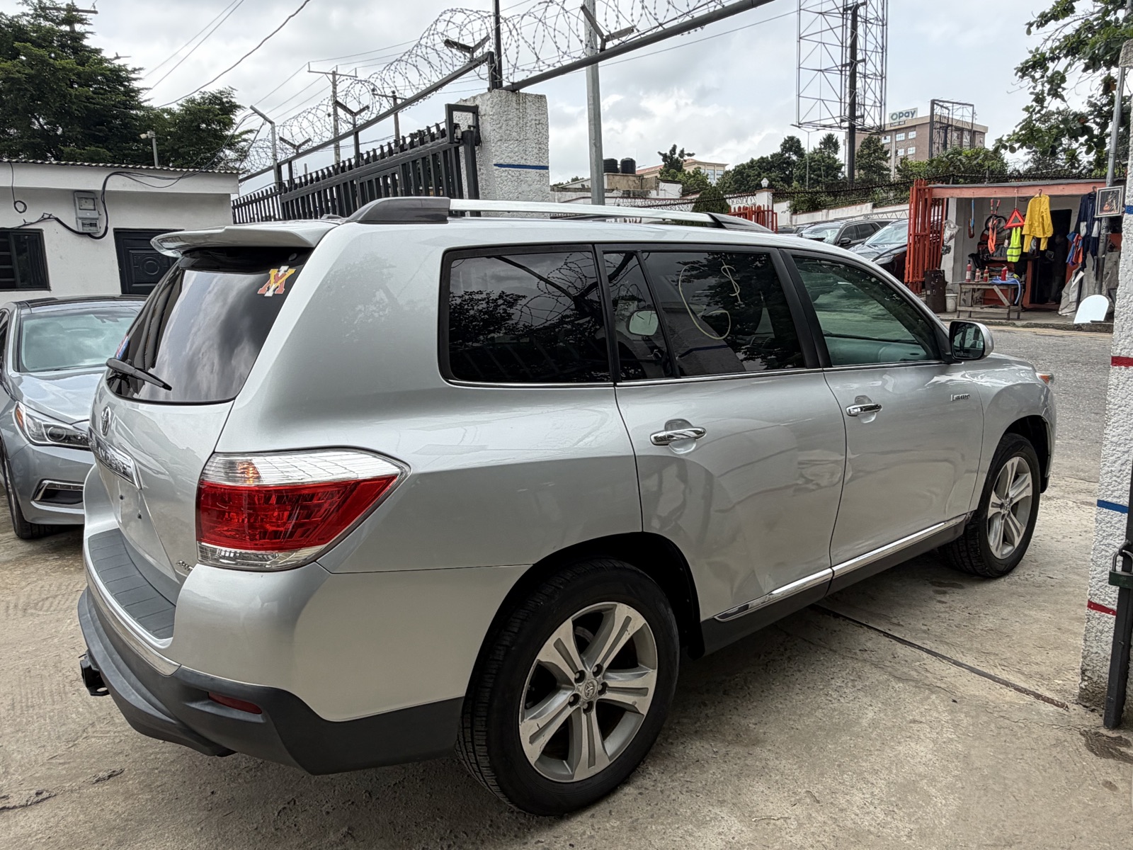 Toyota Highlander Limited Edition Silver color.