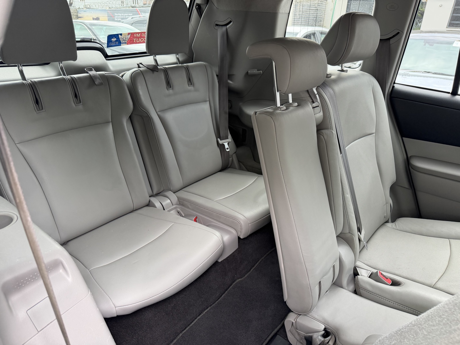 Toyota Highlander Limited Edition Silver color.