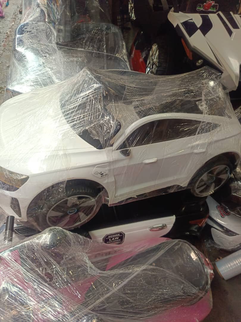 Audi e-tron GT Ride-on Toy Car