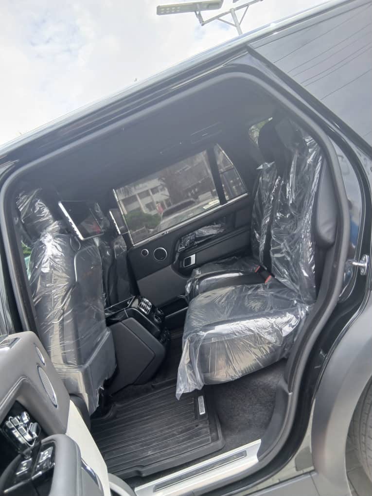 Land Rover Range Rover HSE, Black SUV for Rent — photo 2
