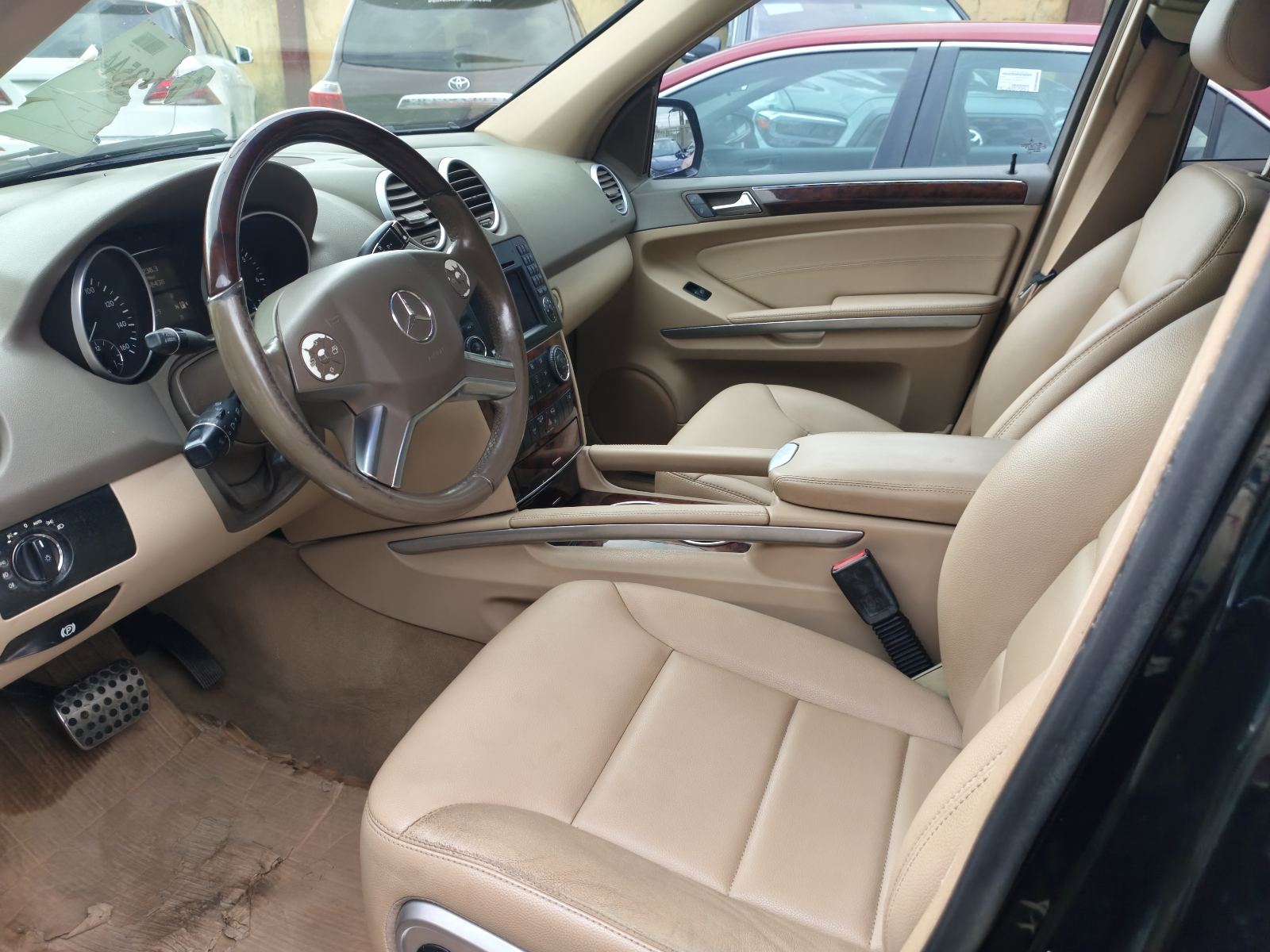 Mercedes-Benz ML 350 Black SUV ML350