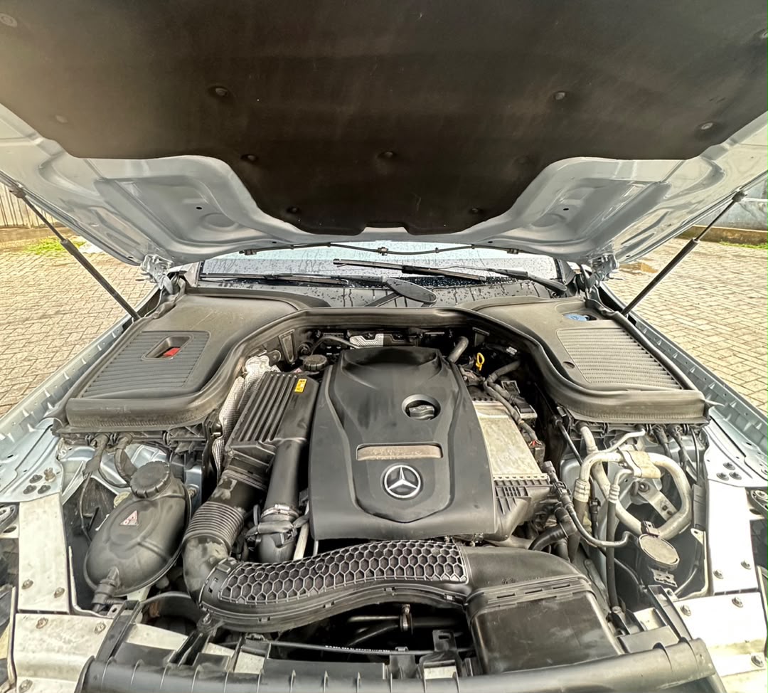 Mercedes-Benz GLC 300 Silver SUV GLC300