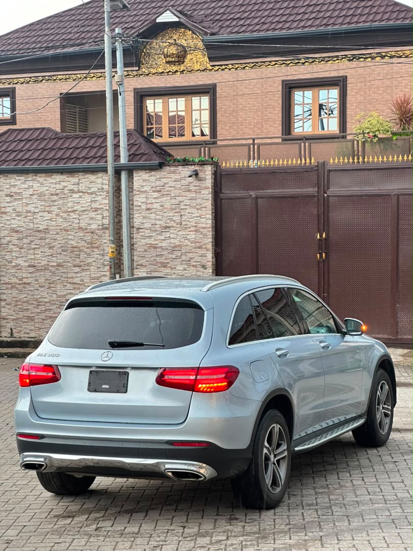 Mercedes-Benz GLC 300 Silver SUV GLC300