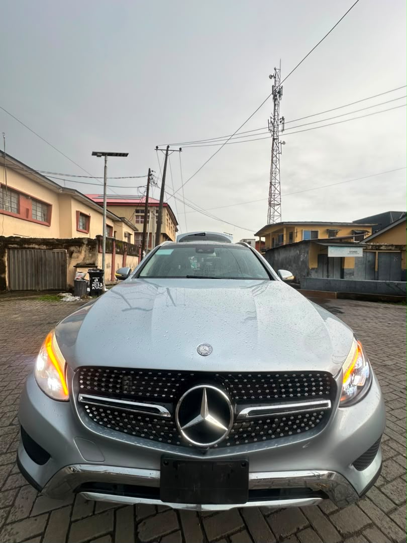 Mercedes-Benz GLC 300 Silver SUV GLC300