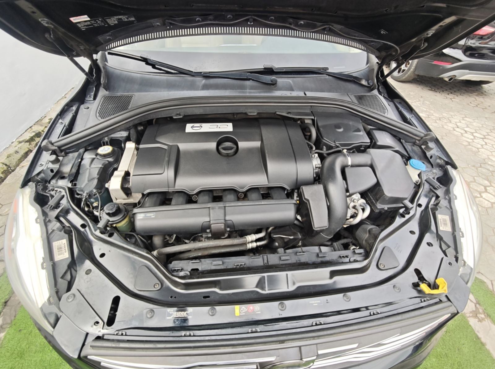 2015 Model Volvo XC60 Black SUV