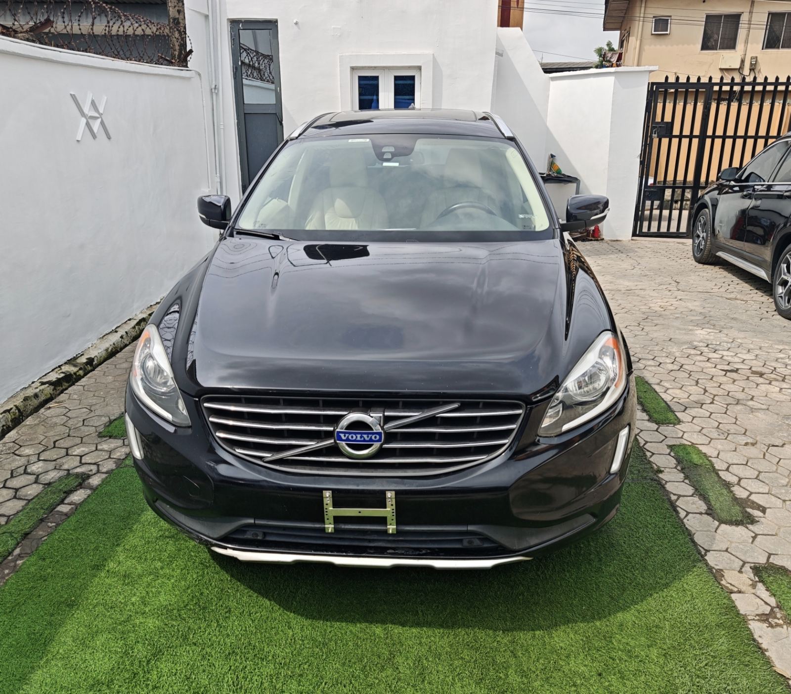 2015 Model Volvo XC60 Black SUV