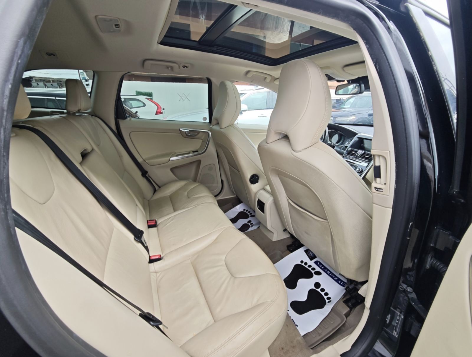2015 Model Volvo XC60 Black SUV