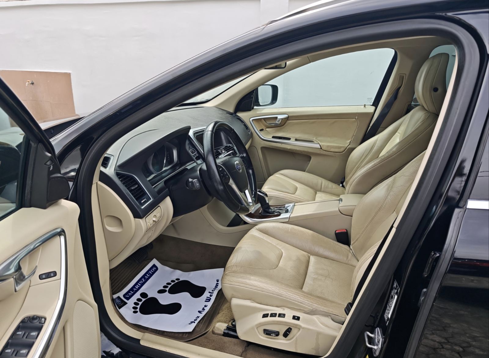2015 Model Volvo XC60 Black SUV