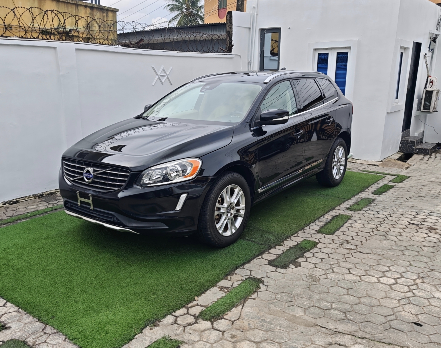 2015 Model Volvo XC60 Black SUV