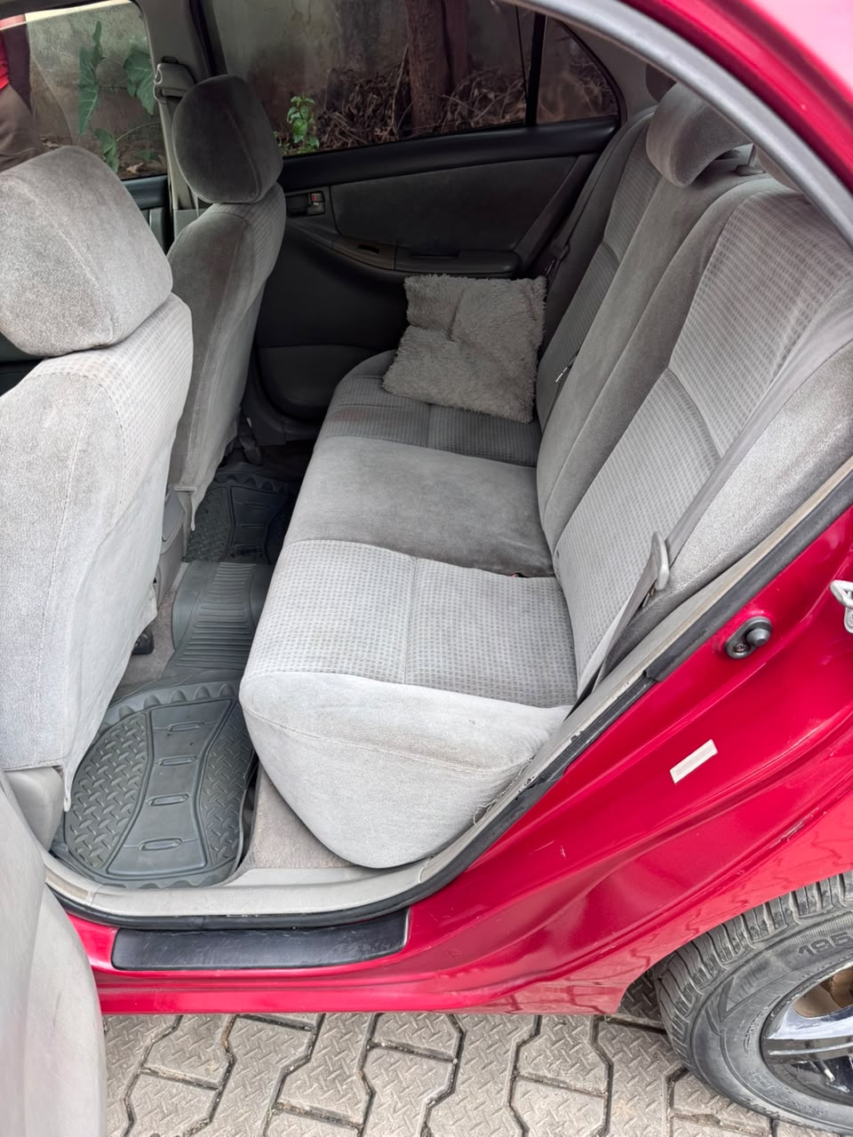 2006 Toyota Corolla Red Sedan — photo 2