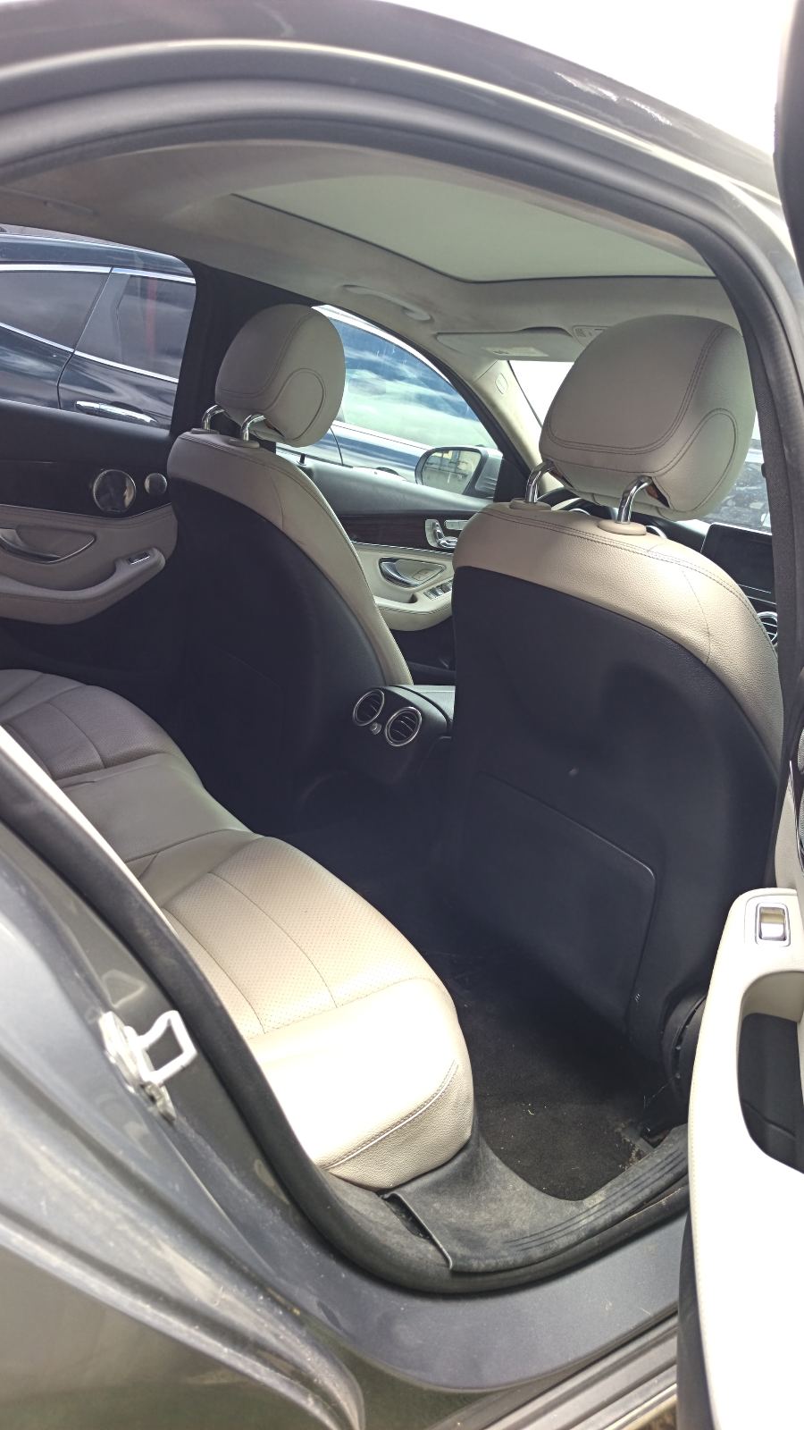 Mercedes-Benz C300 4MATIC gray Sedan — photo 2