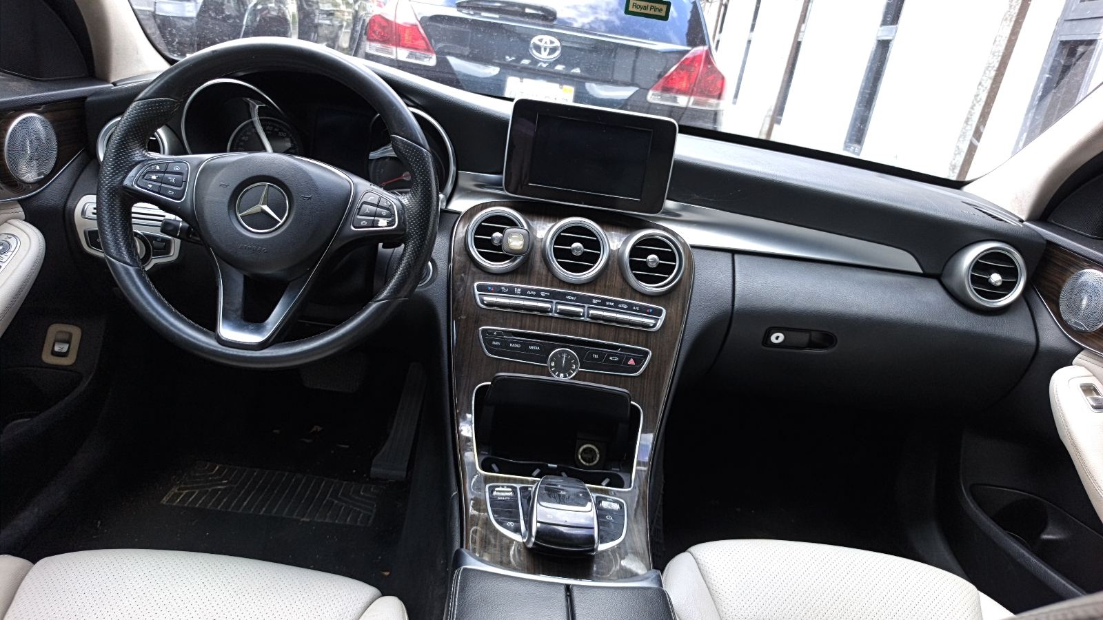 Mercedes-Benz C300 4MATIC gray Sedan — photo 3