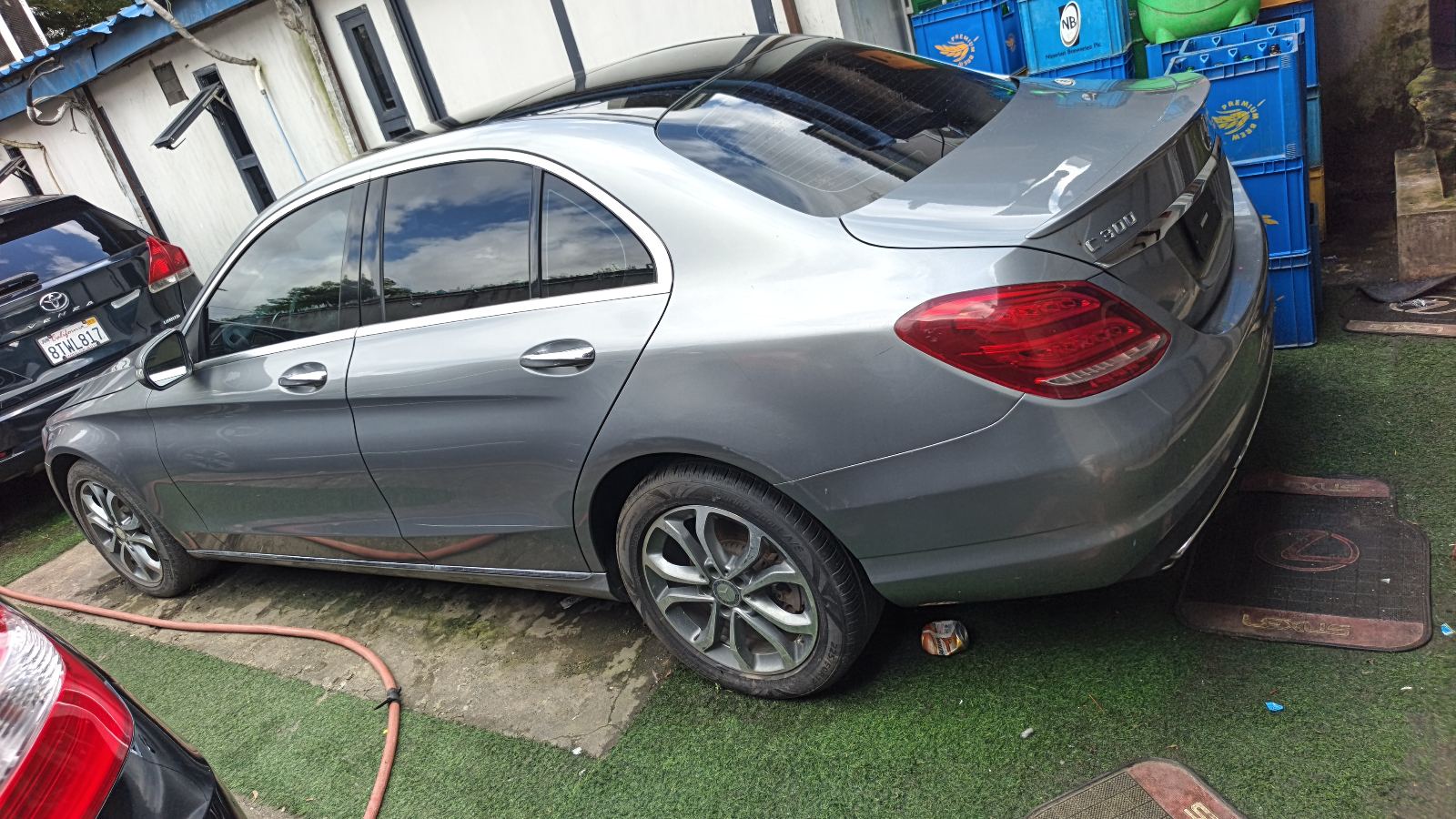 Mercedes-Benz C300 4MATIC gray Sedan — photo 6