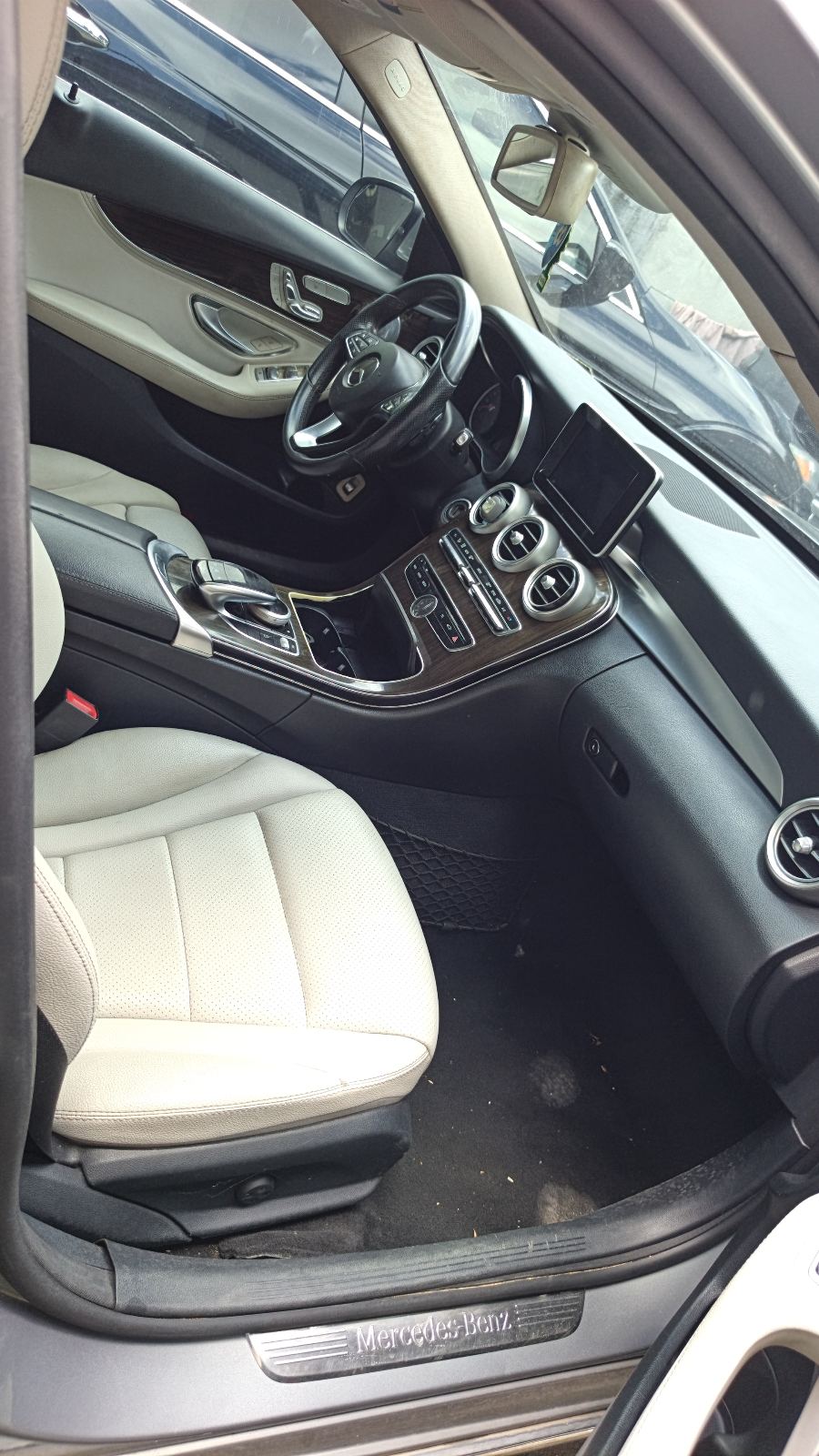 Mercedes-Benz C300 4MATIC gray Sedan — photo 7