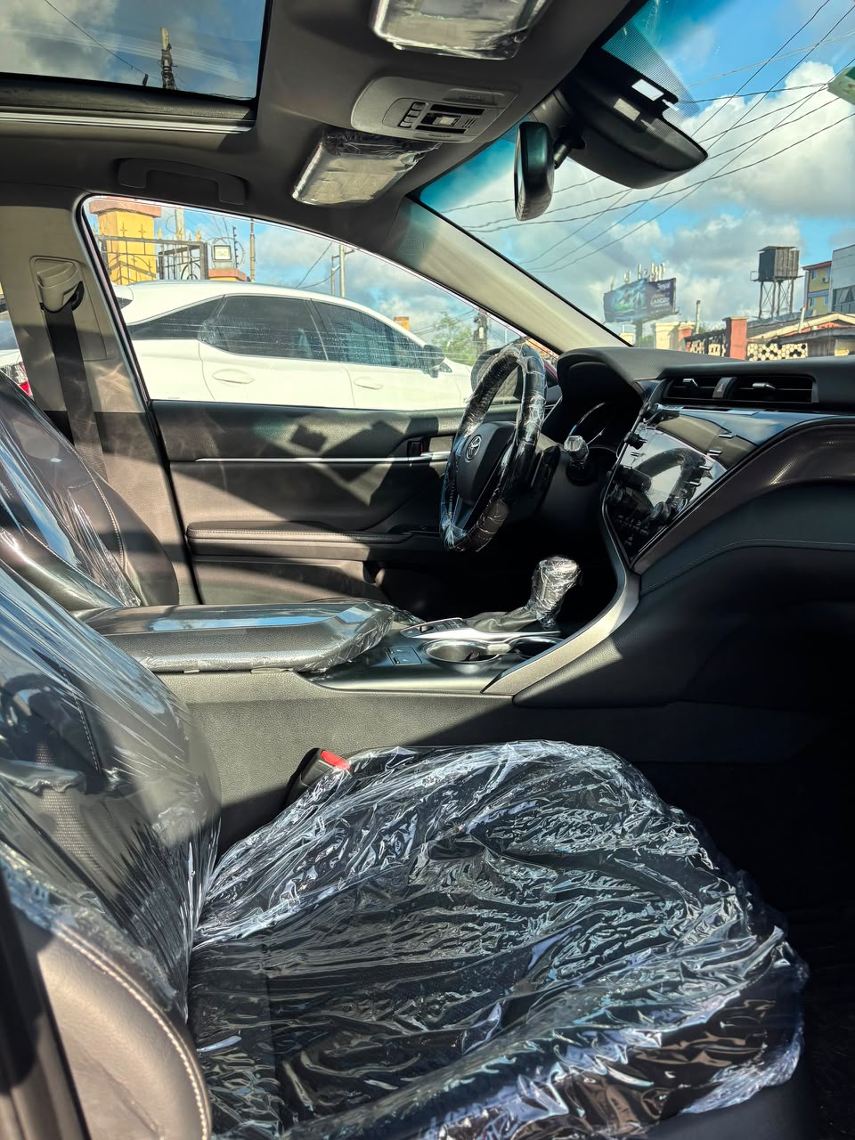 Toyota Camry XSE Red Sedan with Alloy Wheels — photo 4