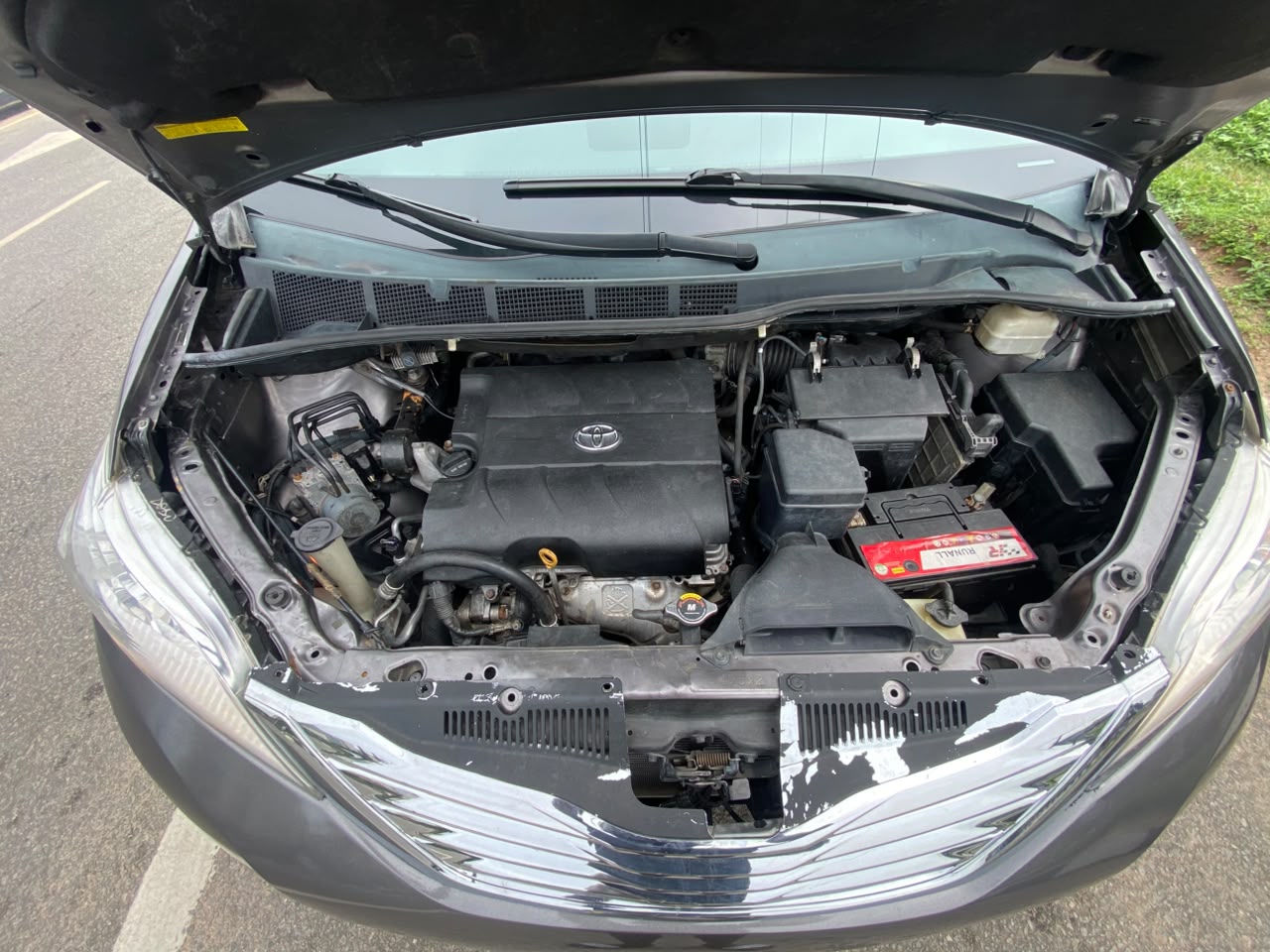 Toyota Sienna, Grey MPV with Leather Seats