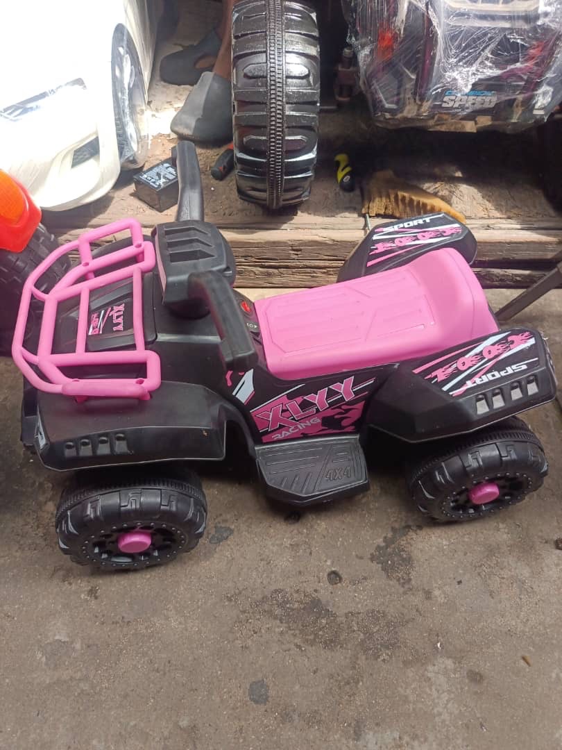 XLYY Pink Kids Ride-on Toy Car L-168