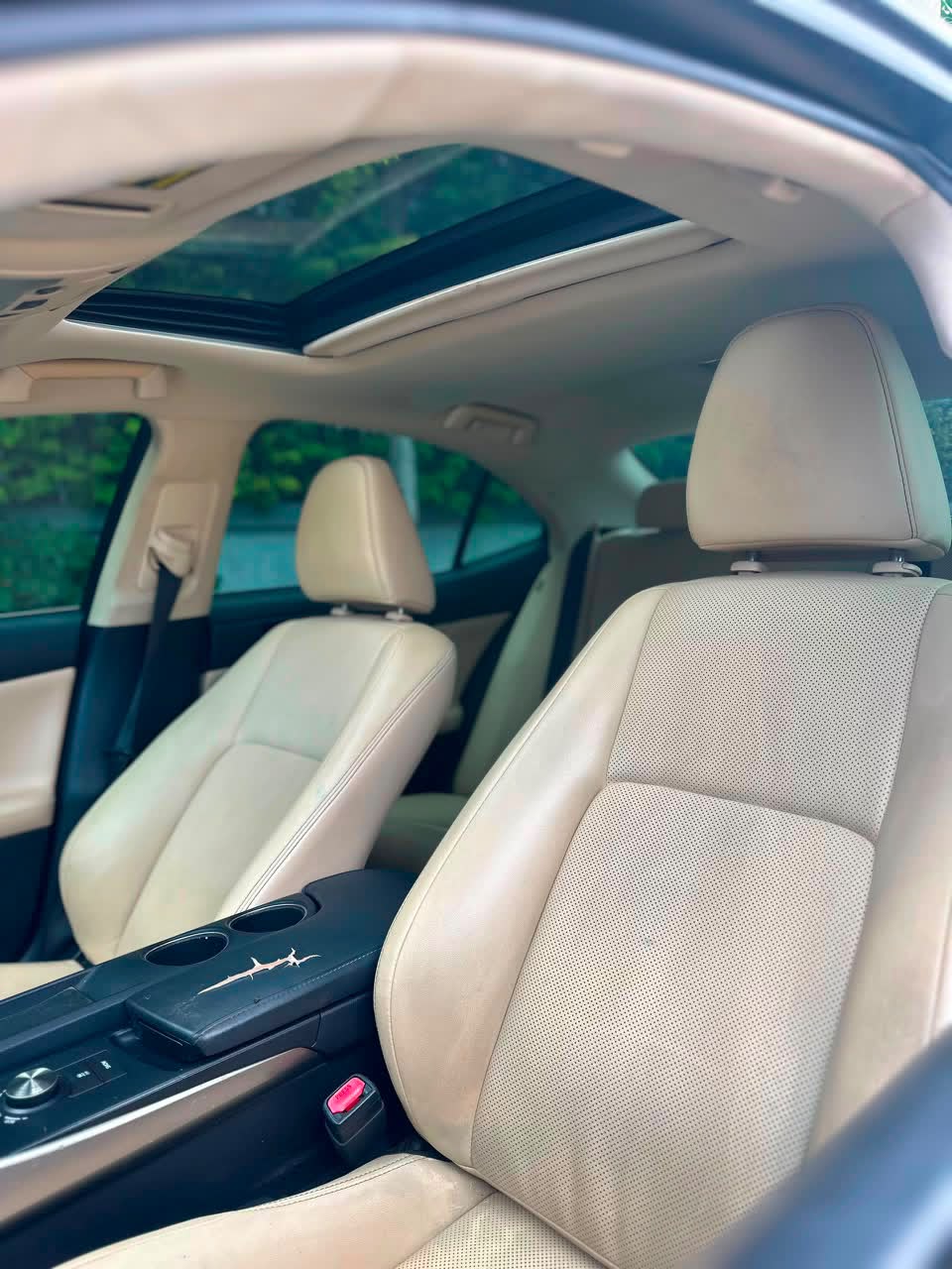 Lexus IS 250, Dark Blue Sedan