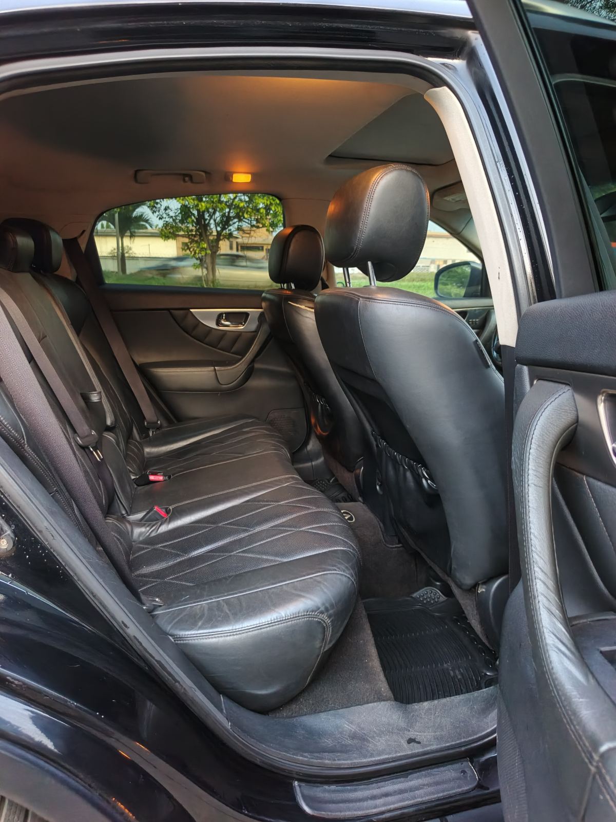 Infiniti FX35, Black SUV for Sale — photo 2