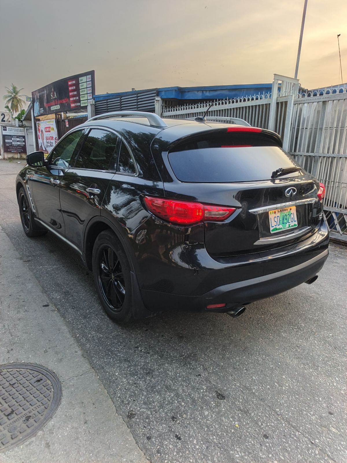 Infiniti FX35, Black SUV for Sale — photo 3