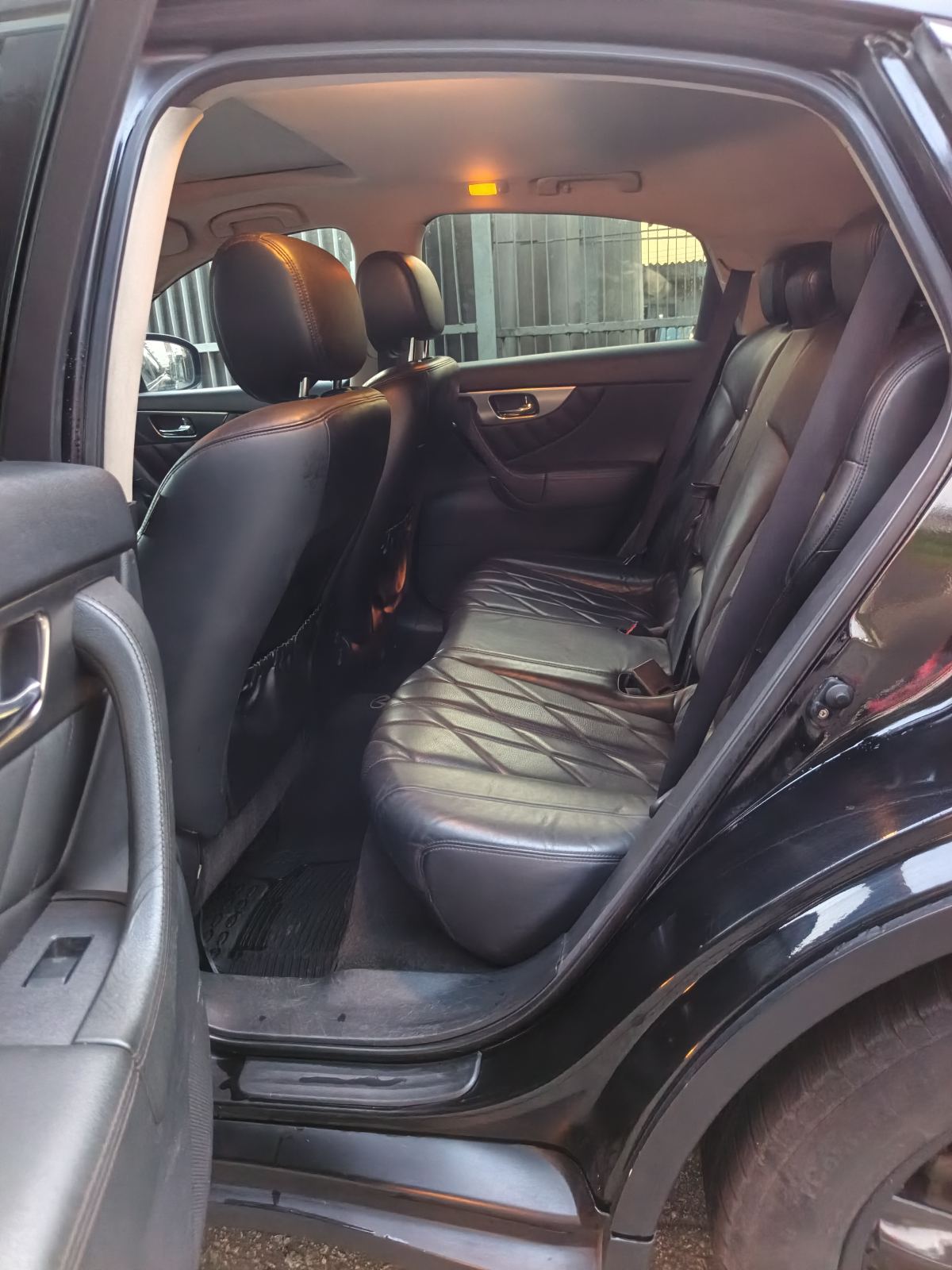 Infiniti FX35, Black SUV for Sale — photo 4