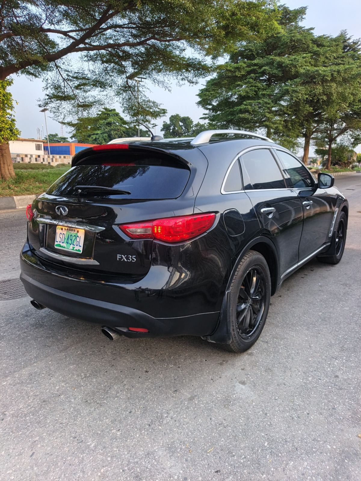 Infiniti FX35, Black SUV for Sale — photo 7