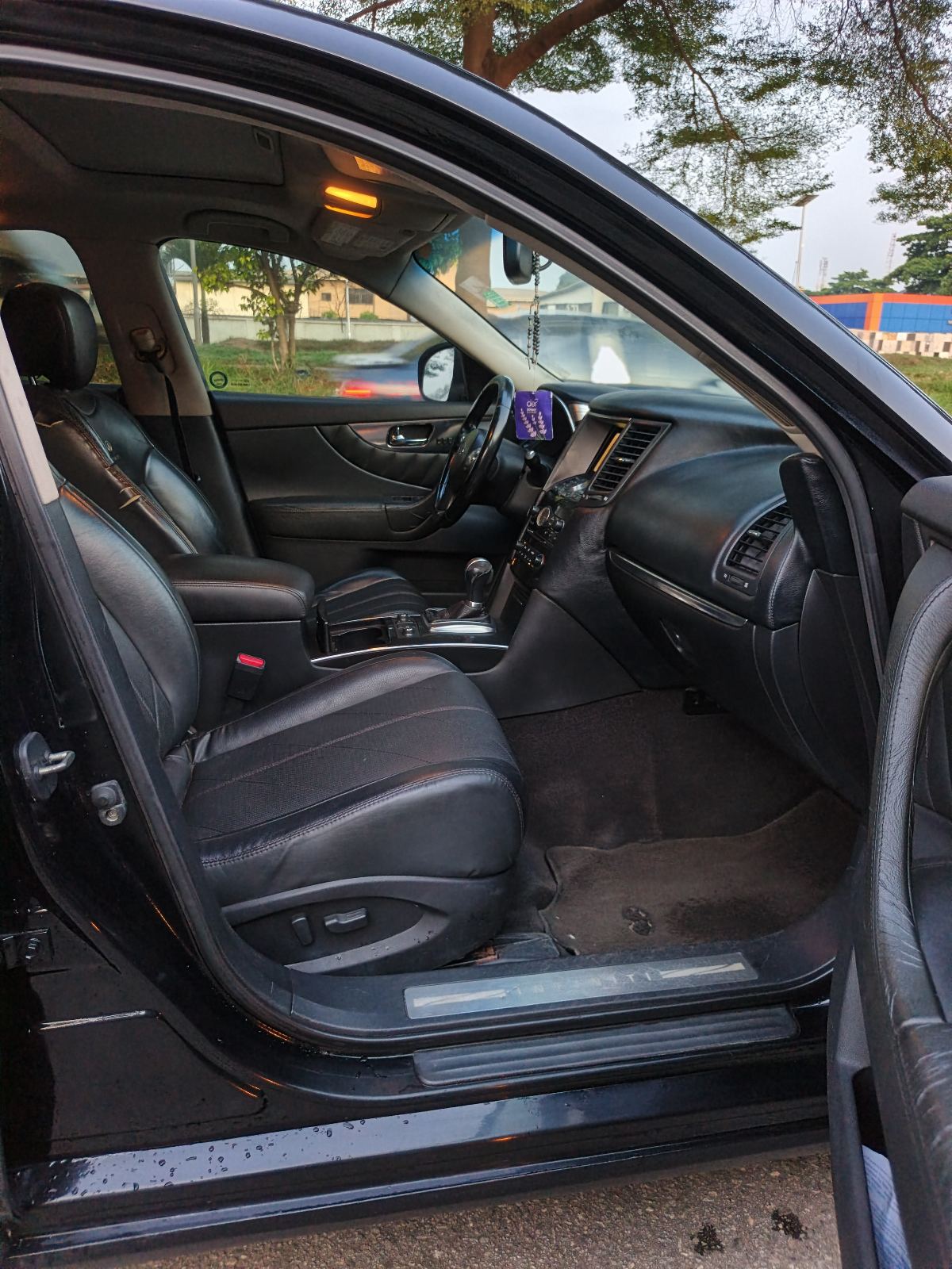 Infiniti FX35, Black SUV for Sale — photo 9