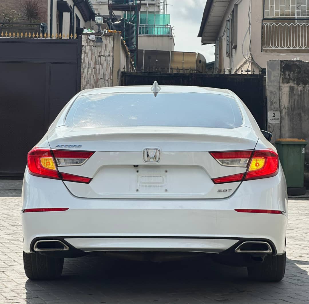 Honda Accord 2.0T White Sedan