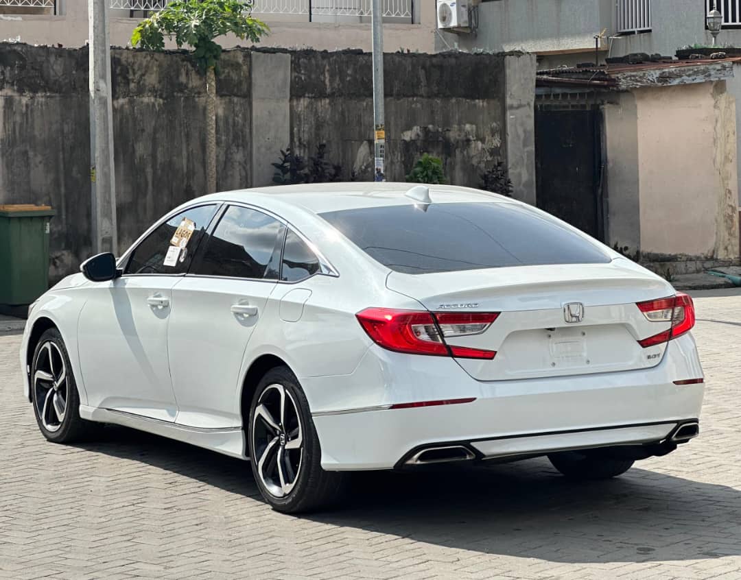 Honda Accord 2.0T White Sedan