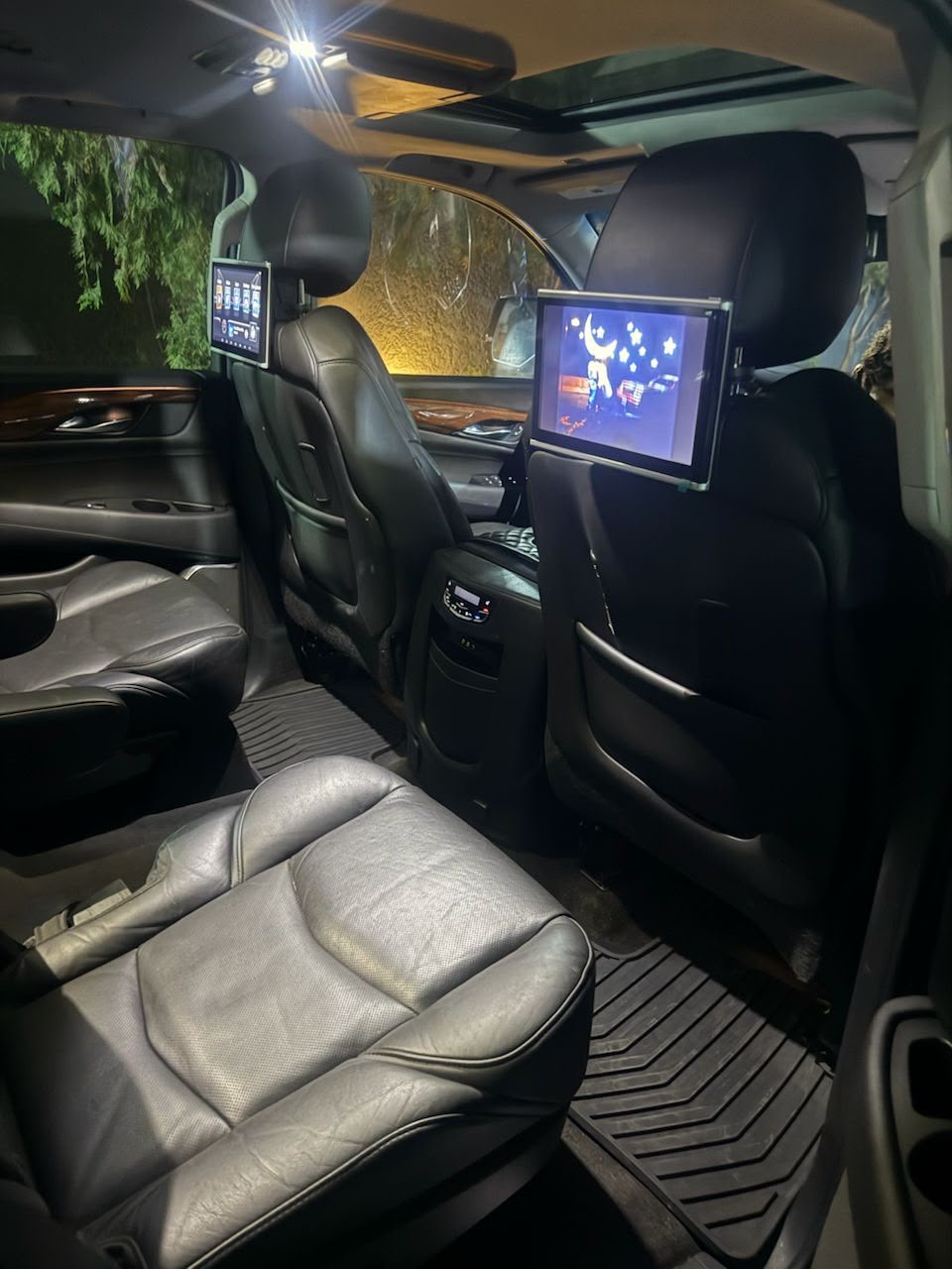 Lexus LX 570, Black SUV — photo 2