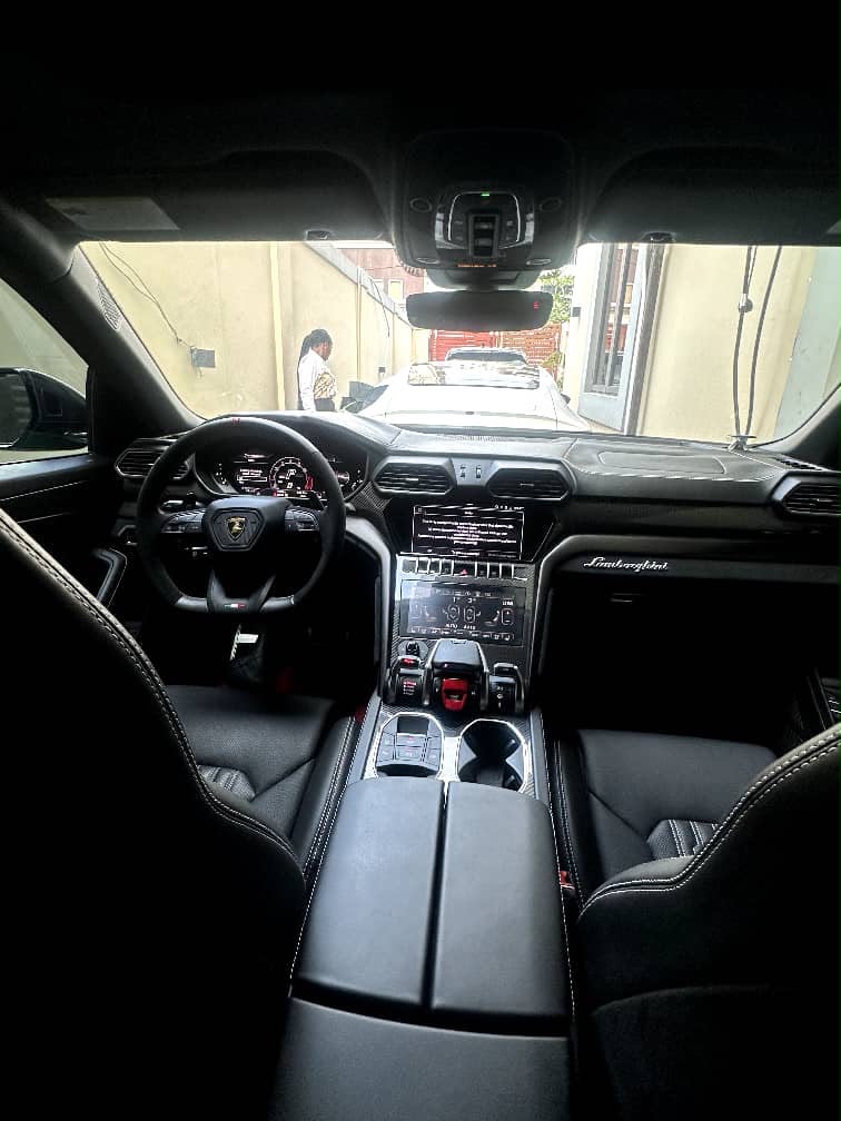 Lexus LX 570, Black SUV — photo 3