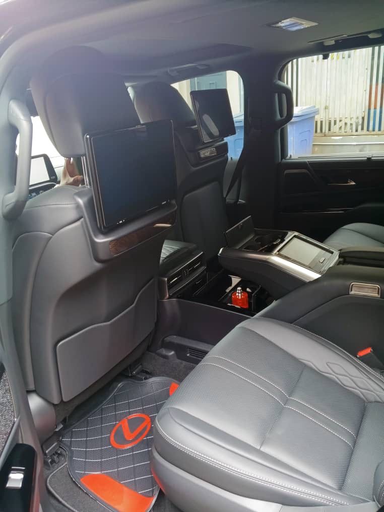 Lexus LX 570, Black SUV — photo 4