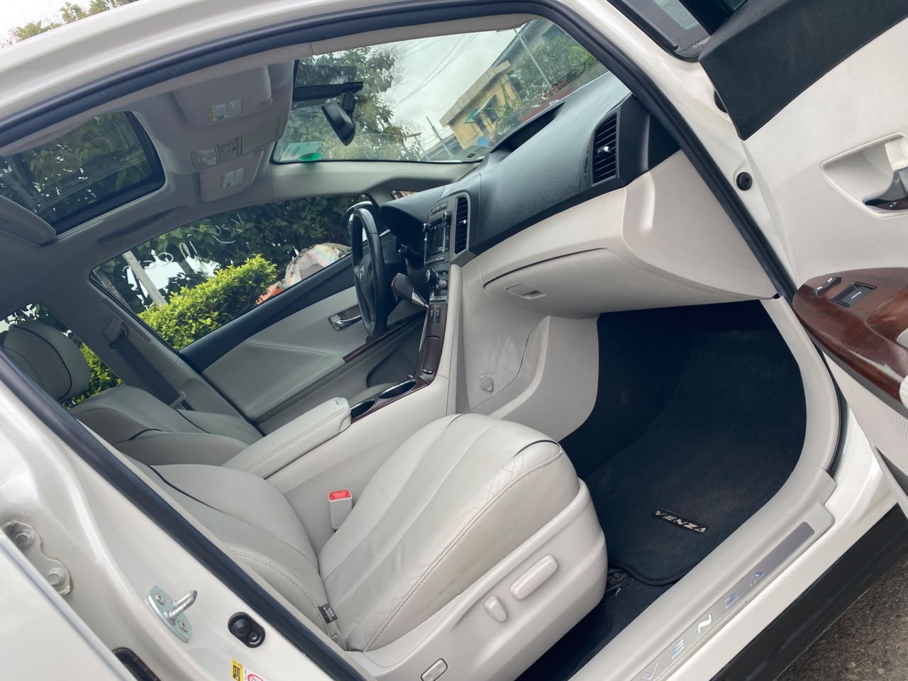 Toyota Venza White for Sale