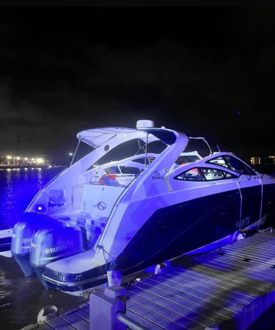 Speed Boat for Rent, Blue Trim