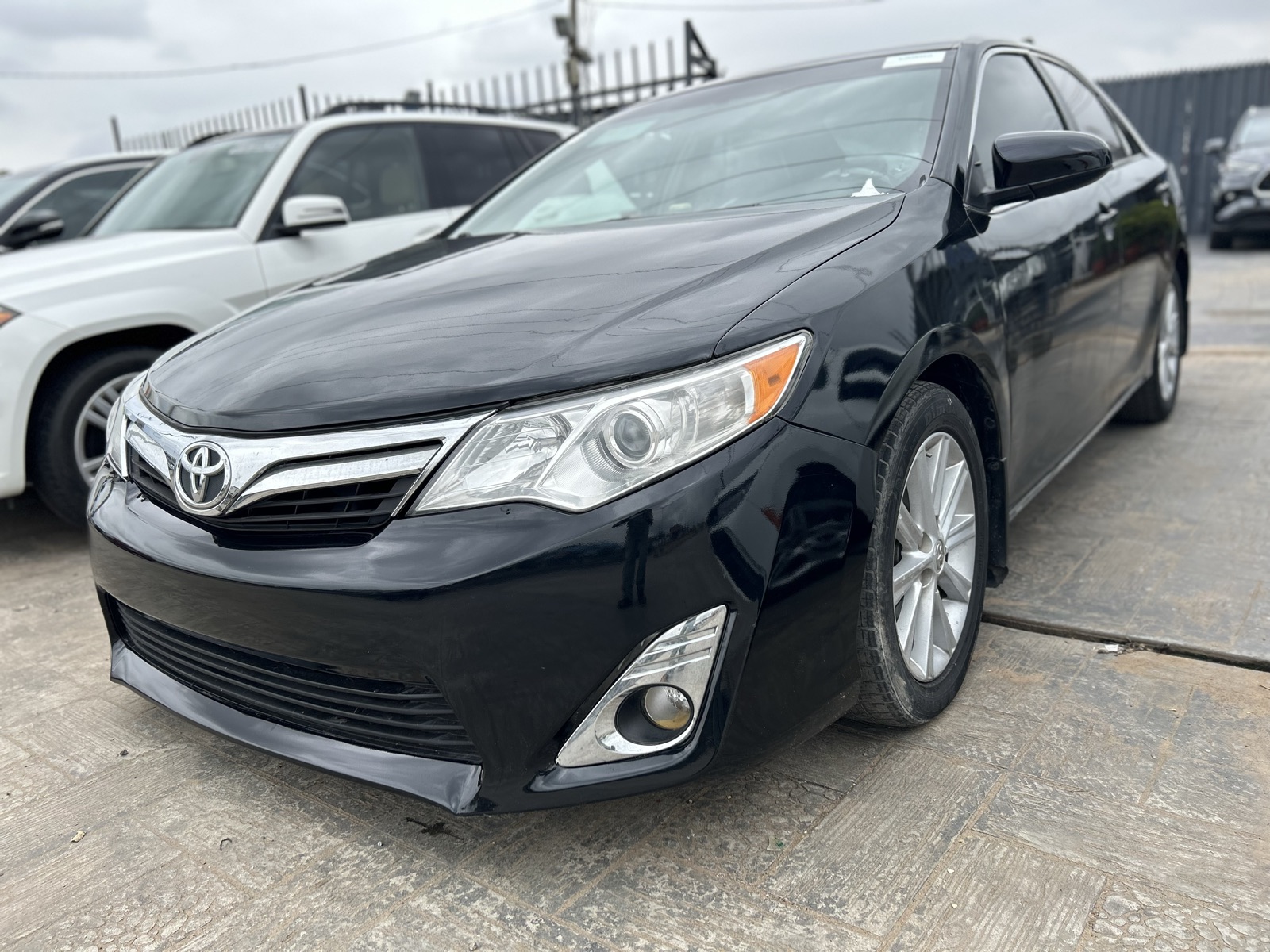 2014 Toyota Camry Black Sedan XLE