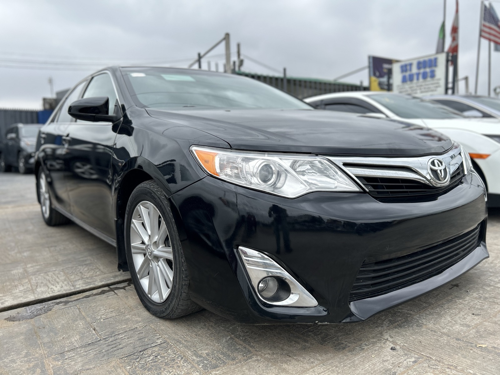 2014 Toyota Camry Black Sedan XLE