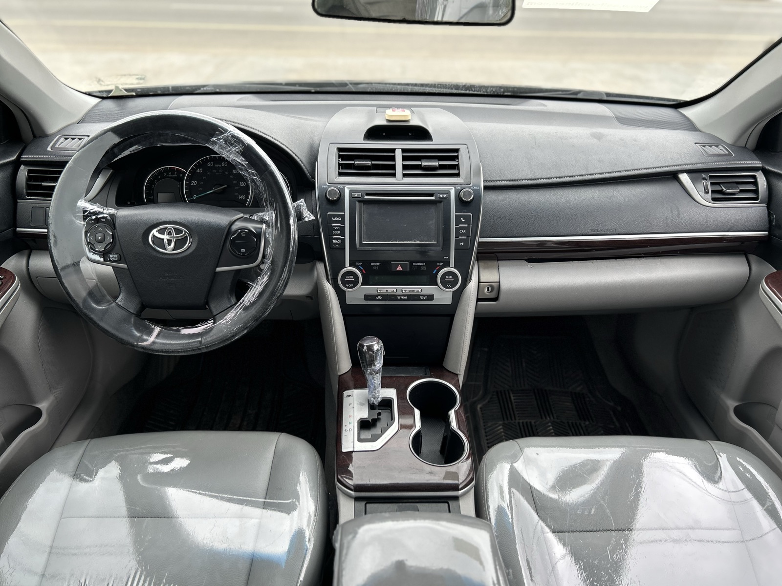 2014 Toyota Camry Black Sedan XLE