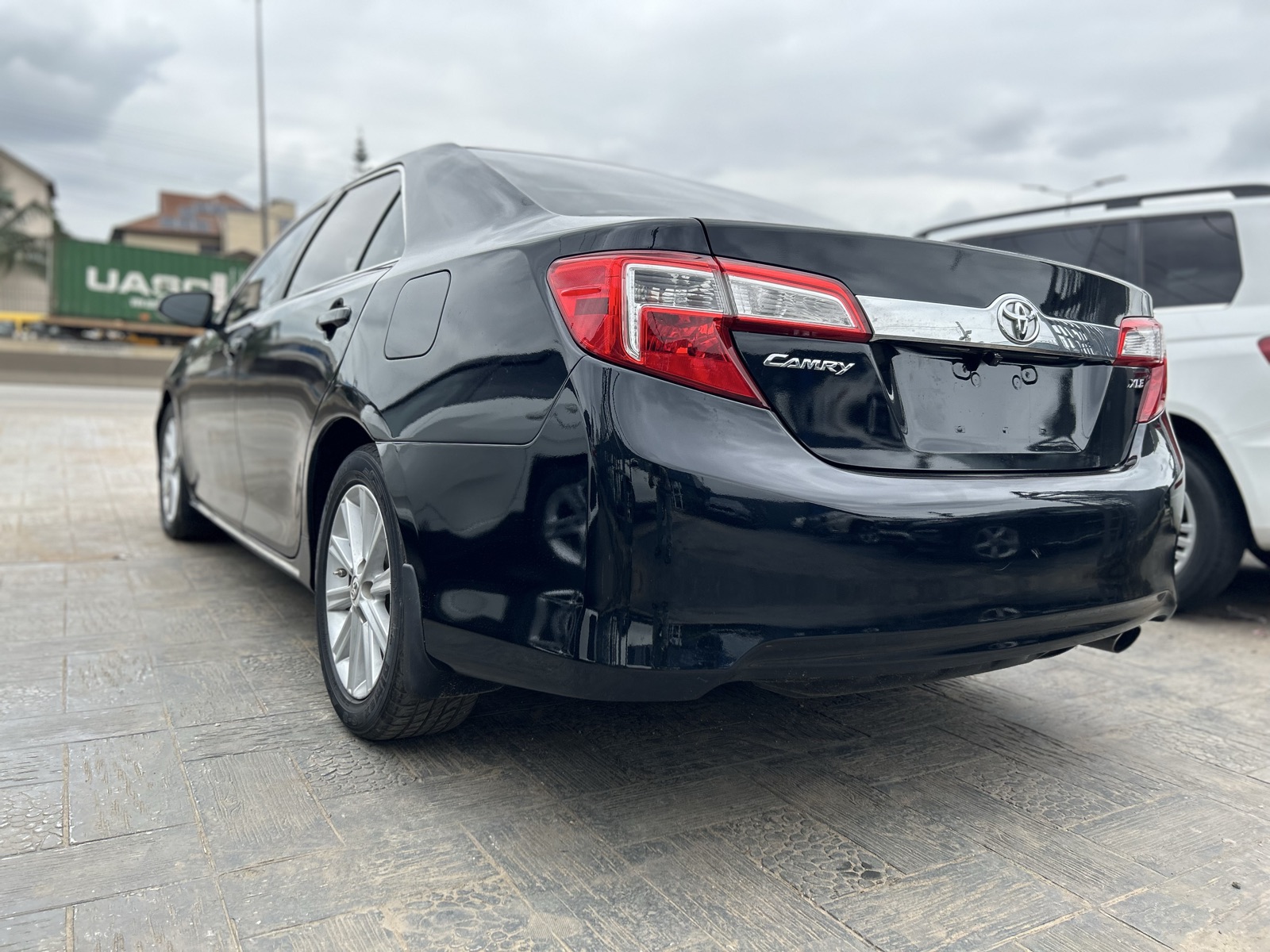 2014 Toyota Camry Black Sedan XLE