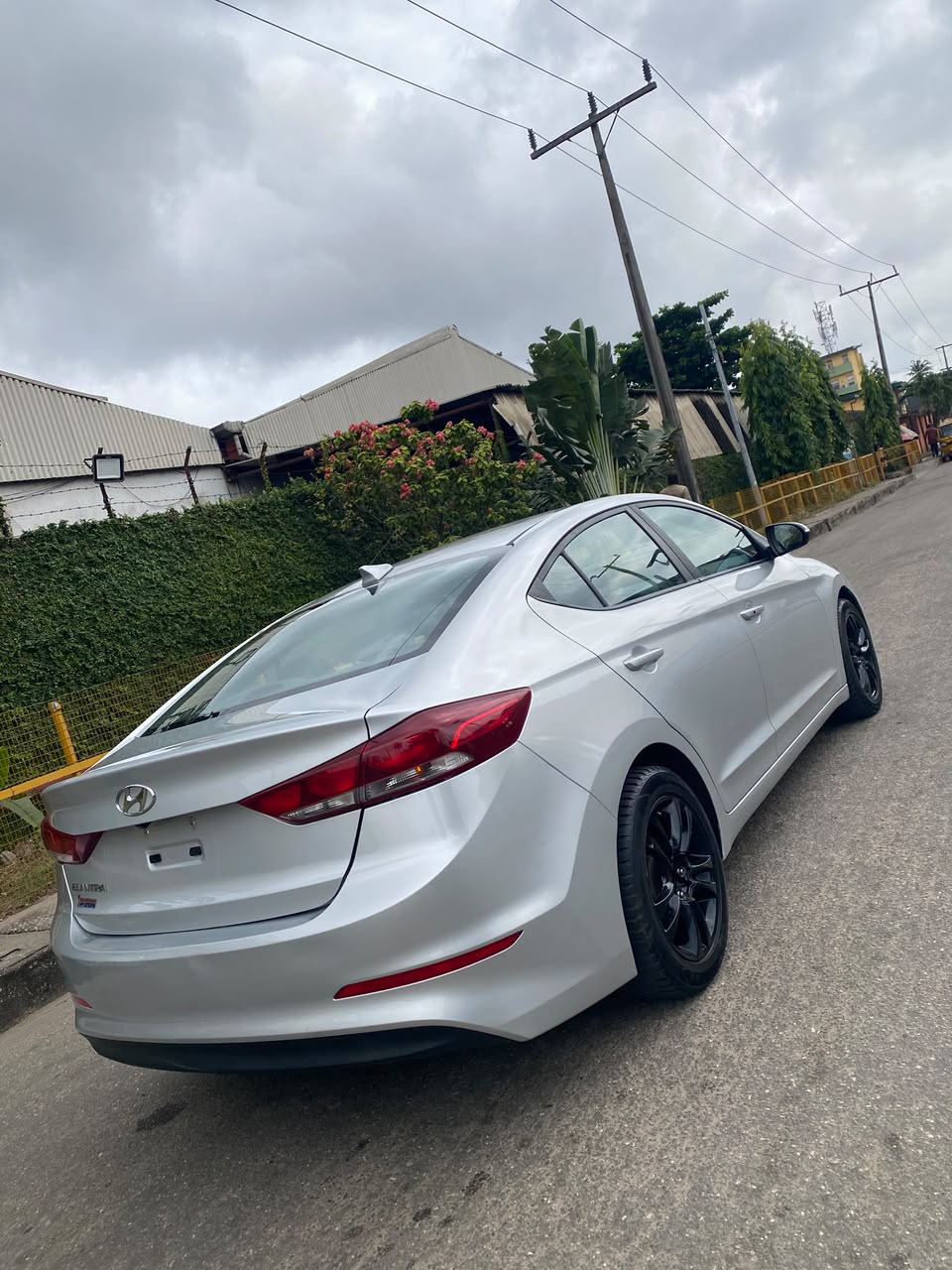 Hyundai Elantra Silver Sedan, Very Neat — photo 3