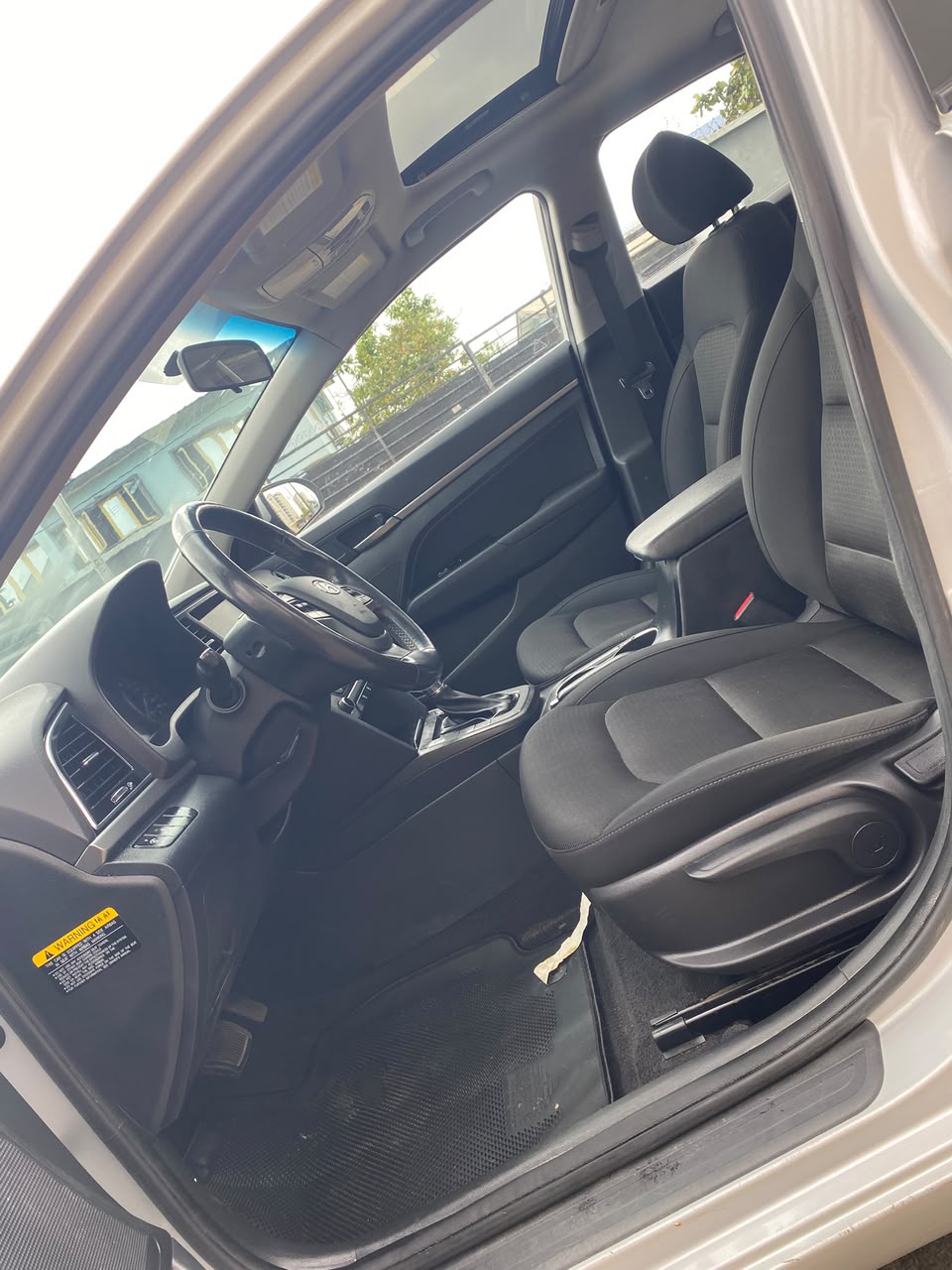 Hyundai Elantra Silver Sedan, Very Neat — photo 5