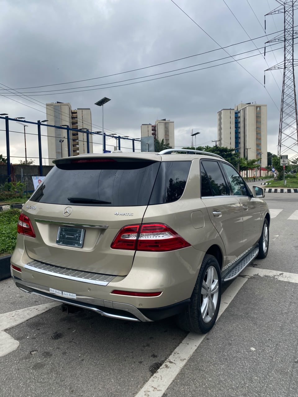 Mercedes-Benz ML 350 4MATIC Gold SUV ML350