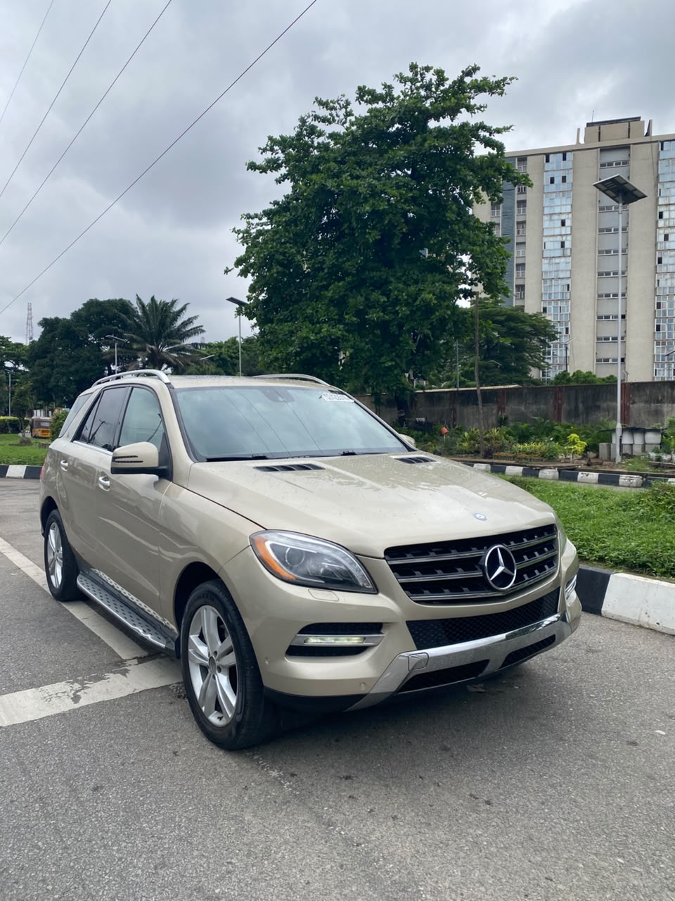 Mercedes-Benz ML 350 4MATIC Gold SUV ML350