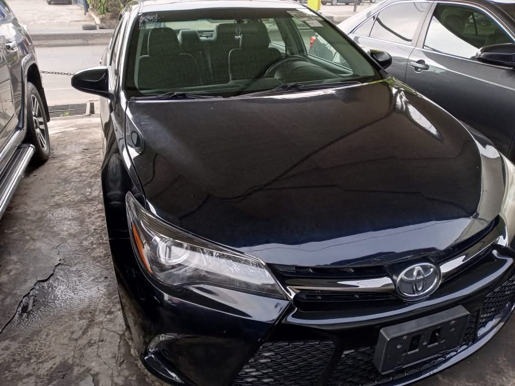 2016 Toyota Camry XSE — photo 2