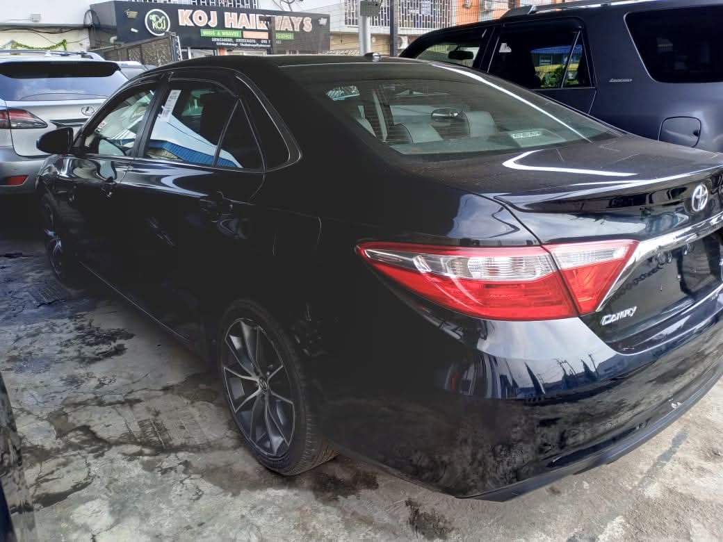 2016 Toyota Camry XSE — photo 6