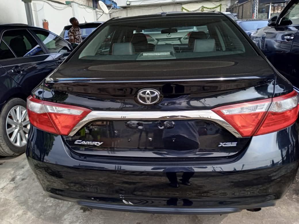 2016 Toyota Camry XSE — photo 9