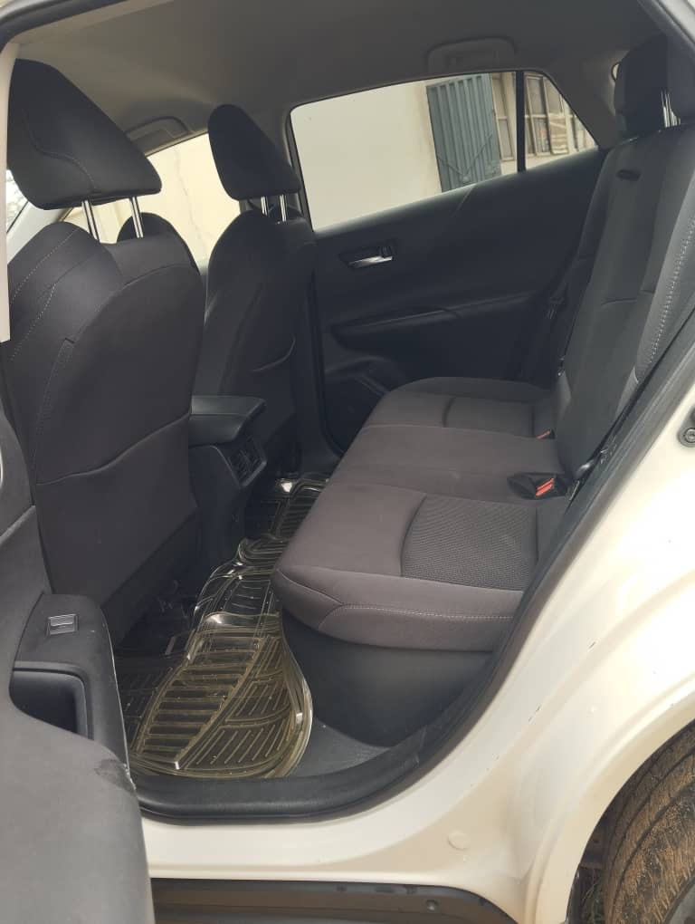 Toyota Venza Hybrid White SUV