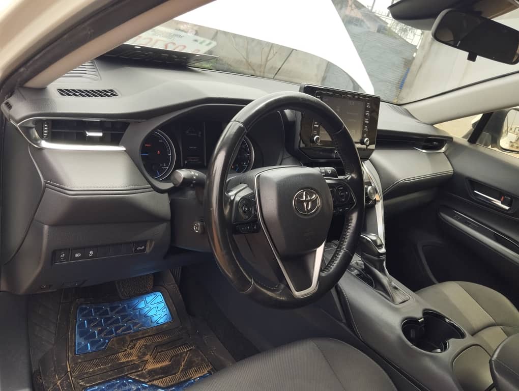 Toyota Venza Hybrid White SUV