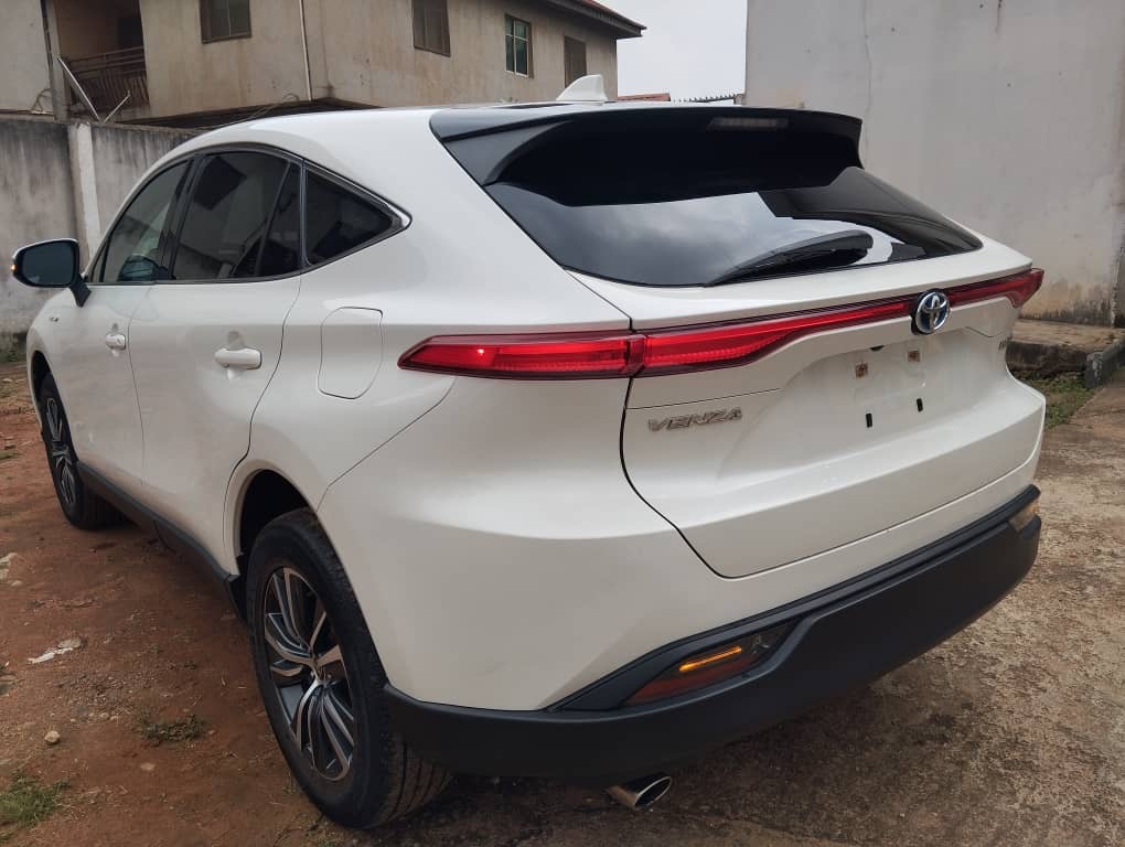 Toyota Venza Hybrid White SUV