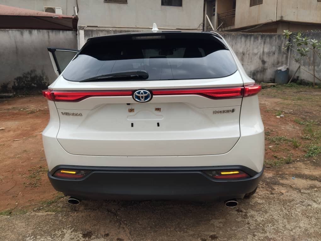 Toyota Venza Hybrid White SUV