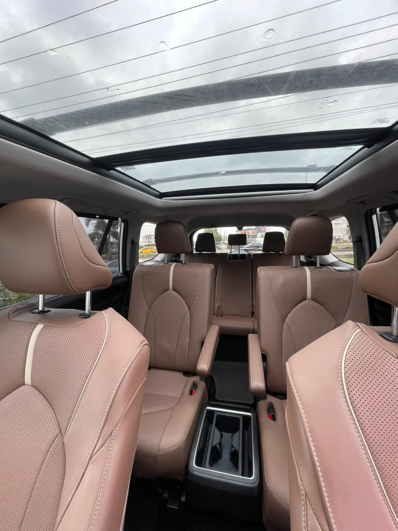 2025 Toyota Grand Highlander Platinum White SUV — photo 2